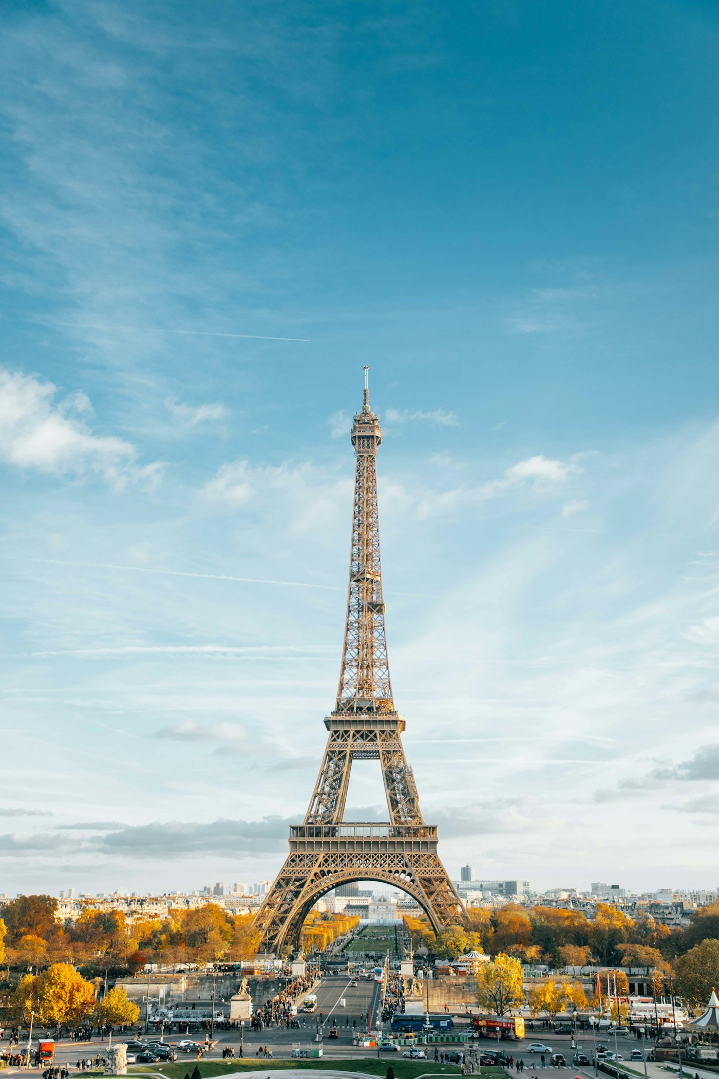 Torre Eiffel em Paris ao entardecer